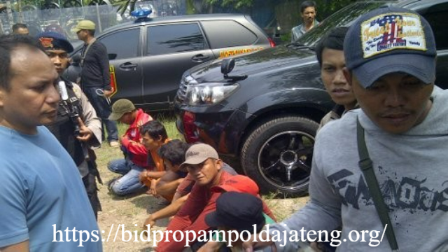 Pemeras Pedagang Kaki Lima Diciduk Polisi: Aksi di Tanah Abang