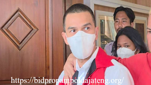 Jonathan Frizzy Hadiri Sidang Penyalahgunaan Vape Obat Keras